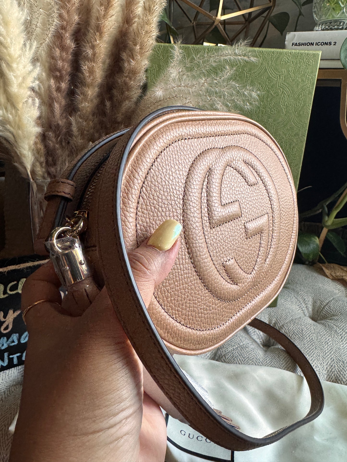 GUCCI 
Pebbled Calfskin Oval Soho Shoulder Bag Beige Camelia