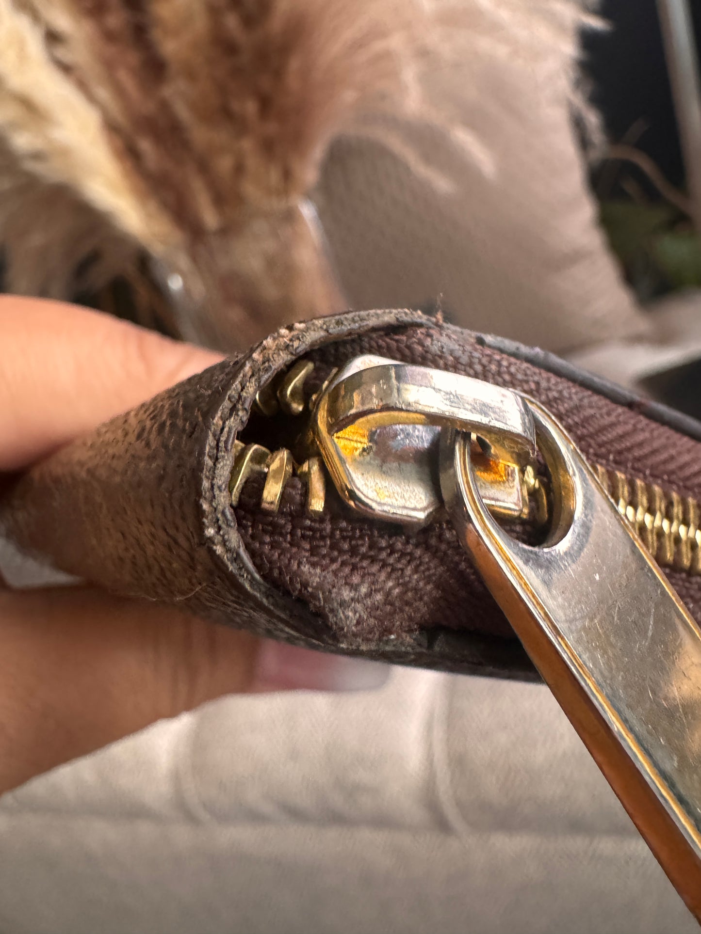 LOUIS VUITTON Zippy Wallet in Monogram