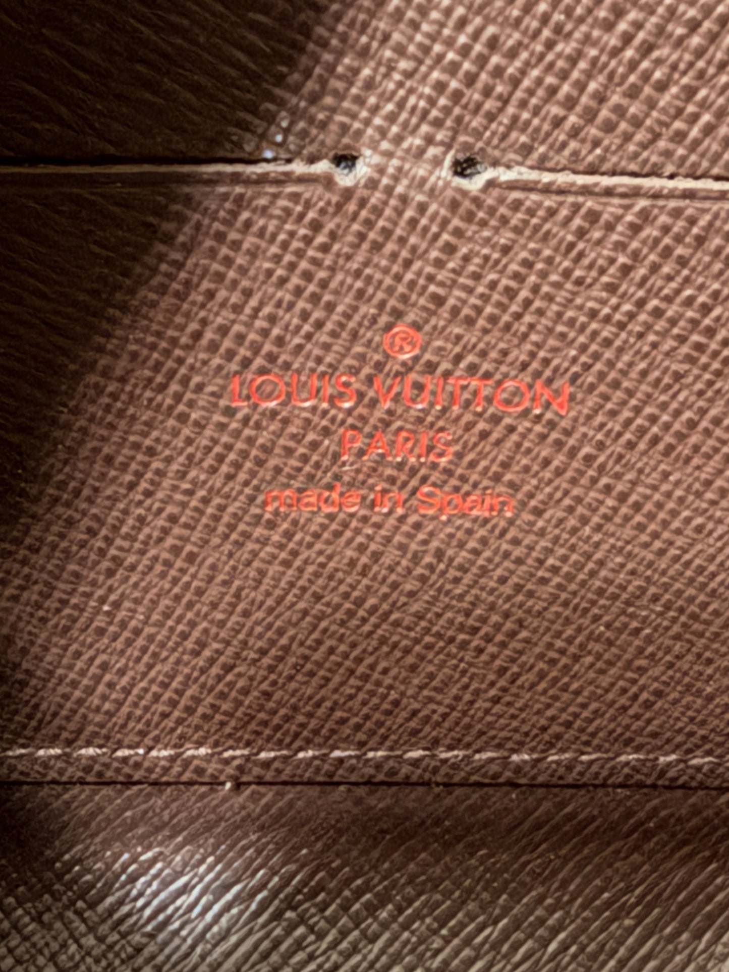 Louis Vuitton Zippy Wallet in Damier Ebene