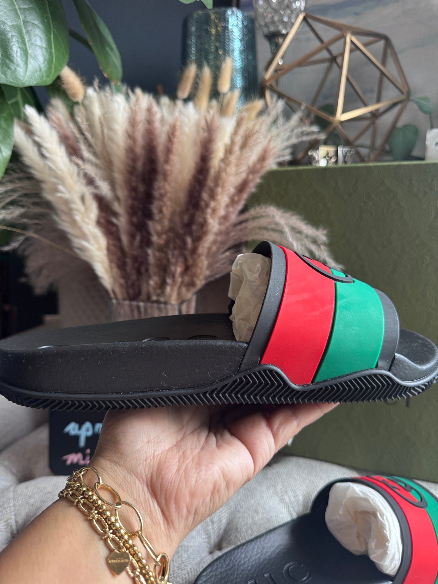 Gucci Men’s Interlocking Rubber Slides size 11