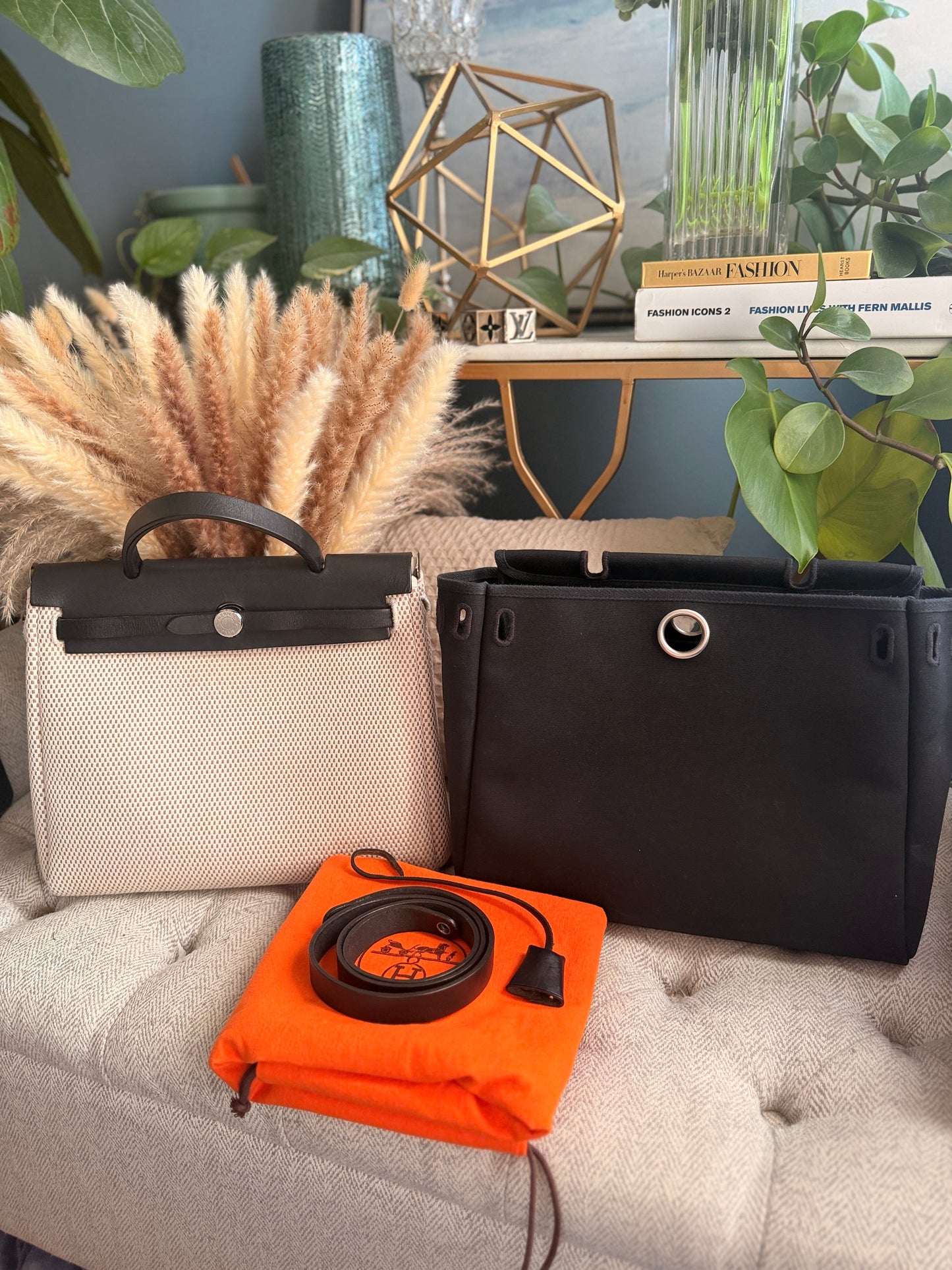 HERMES
Vache Hunter Criss Viking Herbag PM 31 Natural Black with Black Replacement bag