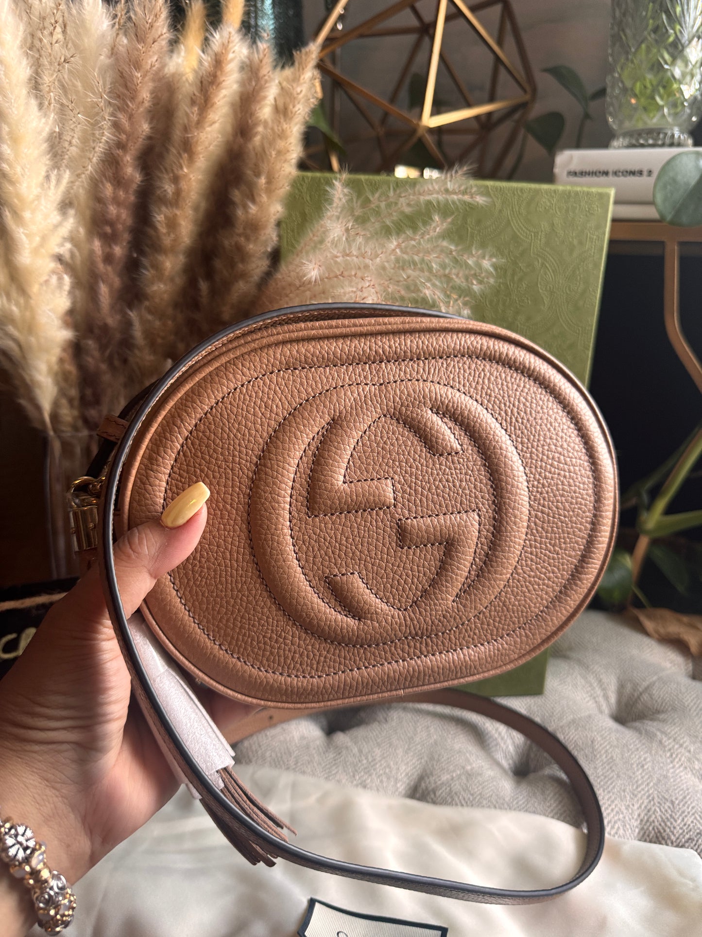 GUCCI 
Pebbled Calfskin Oval Soho Shoulder Bag Beige Camelia